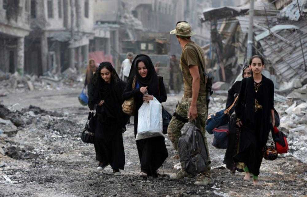 Desperate Civilians Flee Last ISIS Pocket in Mosul but Up to 20,000 Remain Trapped