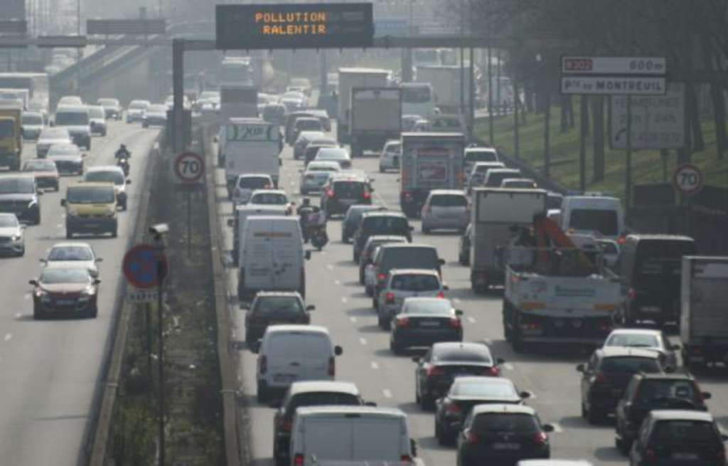 Roads Leading to France, Switzerland, Germany Paralyzed by Traffic