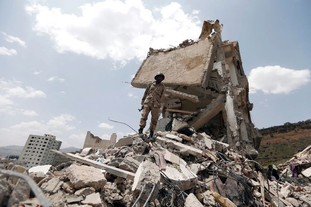 Houthi-Saleh Tension Paralyzes Coup Institutions