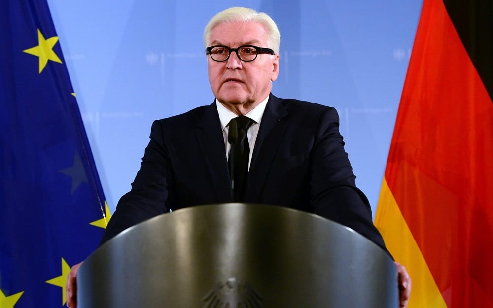 German President Takes Selfies with Citizens on ‘Open Palace Day’