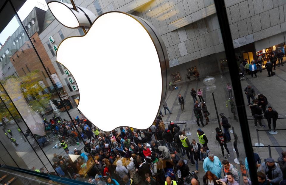Apple Tests Consumer Loyalty and Pockets with $1,000 iPhone 8