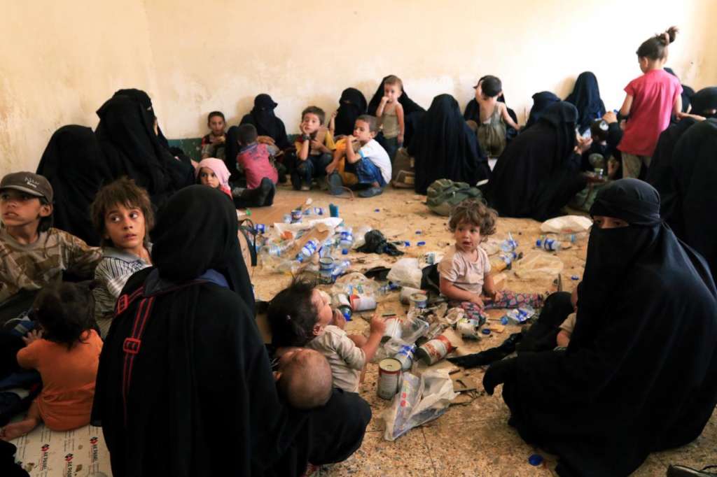 Iraqi Government Holds 1400 Wives, Children of Foreign ISIS Militants