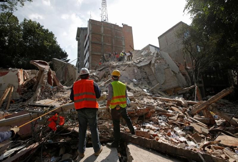 Powerful Mexico Quake Kills Scores, Topples Buildings