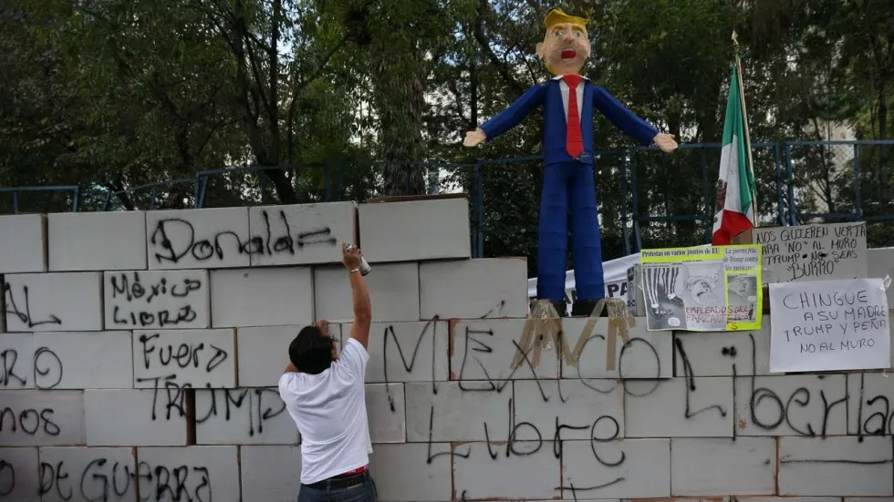 Trump Determined to Build Mexico Border Wall in Spite of Challenges