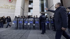 Ministers’ sons, state bank chief charged in Turkish graft investigation