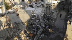 Ice breaks in Syrian peace talks as two sides observe minute of silence