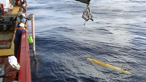 Robot sub returns to water after 1st try cut short