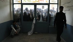 Afghans vote in landmark poll, undeterred by threats