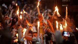 Holy fire ceremony draws thousands in Jerusalem
