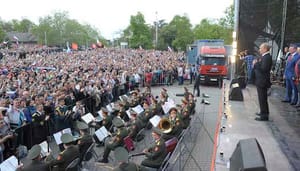 Putin marks Victory in Crimea as Ukraine violence flares
