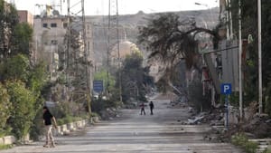 ISIS, Syrian government continue siege of Deir Ezzor