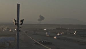 US aids displaced Iraqis as airstrikes help Kurds