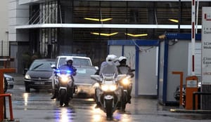 Bouteflika returns to Algiers after 48-hour stay in French clinic