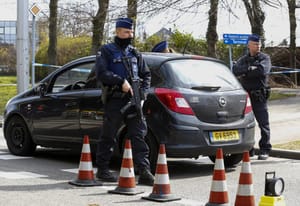 UK Police Arrest Five in Terrorism Inquiry