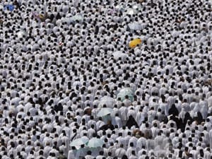 Iran Launches Early Pilgrimage Politicization Battle, Saudi Arabia Refutes Allegations