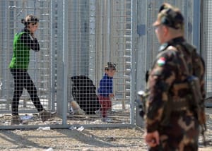 New Law Allows Hungary Police to Return Migrants beyond Border Fence