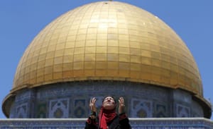 Christians in Ariha Distribute Dates, Water to Fasting People