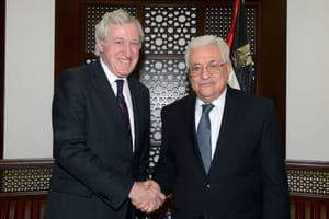 Palestinians Call on France to Coordinate for a Successful Peace Conference