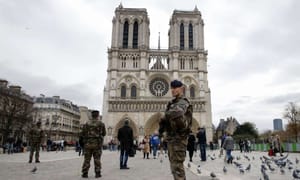 Several Held after Car with Gas Cylinders Found in Paris