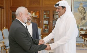 Emir of Qatar Receives Khaled Meshaal, Ismail Haniyeh