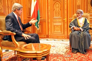 Kerry Holds Discussions with Houthi Officials in Muscat