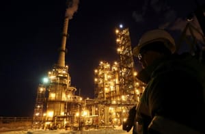 OPEC, Non-OPEC Agree on First Global Oil Pact Since 2001