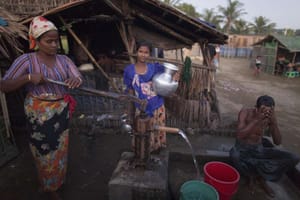 Thousands of Rohingya Flee to Bangladesh over Fear for their Lives