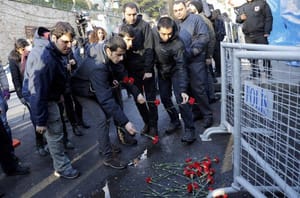 ISIS Claims Istanbul Attack, Gunman Remains at Large