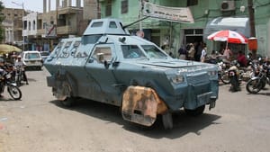 Yemen’s Legitimate Forces Seize Republican Palace in Taiz