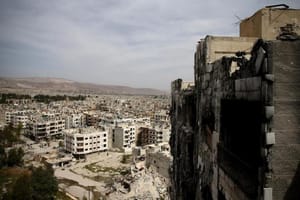 Syrian Regime and Supporters Break into Qaboun Neighborhood