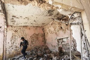 Smell of Death Hovers over Mosul’s Old City