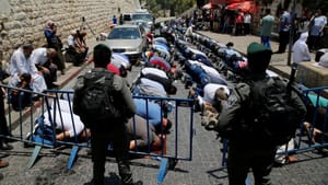 Occupation Forces Place Iron Barricades at Al Aqsa Entrances