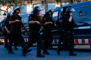 Spain Police Hunt down Suspect in Barcelona Attack as Country Mourns Victims