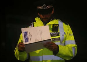 Knifeman Assaults Two Police Officers Outside Buckingham Palace