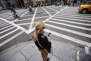 Honolulu Bans Pedestrians from Looking at Smartphones while Crossing Streets