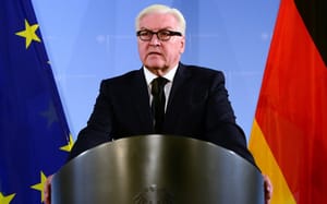 German President Takes Selfies with Citizens on ‘Open Palace Day’