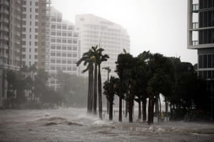 Hurricane Irma Weakens off US Coast but Still Leaves Destruction in its Wake