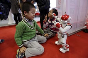 Abu Dhabi Organizes Interactive Reading Session between Robots, Students