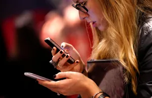 Study Warns from ‘Text Neck’ Due to Prolonged Smartphone Use