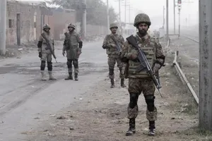 At Least 10 Killed in Roadside Bomb in Pakistan
