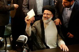 Iran: Raisi Registers for Election with Entourage of ‘Mothers Who Lost Their Children to War’