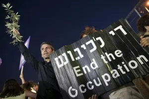 20,000 Israeli Demonstrators Listen to Peace Message from Abbas