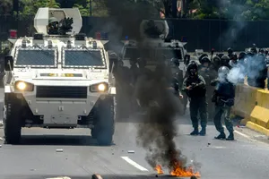 Venezuela Prosecutor Rejects Maduro’s Congress Plan as Protesters Set Man on Fire