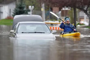 Heavy Rain Disrupts Transportation in New York, Delays Flights in Canada