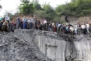 Golestan Welcomes Rouhani With Stones