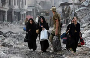 Desperate Civilians Flee Last ISIS Pocket in Mosul but Up to 20,000 Remain Trapped