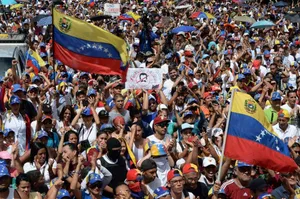 Trump Studies ‘Military Option’ in Venezuela as Caracas, Lima Sever Ties