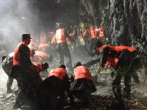 19 Killed in China Quake as Evacuations Get Underway