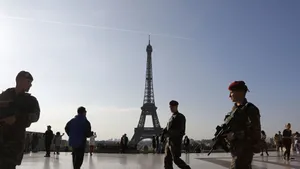 Six Injured in Paris Car Ramming, Suspect Arrested after Manhunt