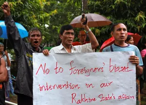 Myanmar Demonstrators Attempt Blocking Relief Shipment to Muslim Rohingya
